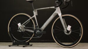 CANNONDALE SYNAPSE CARBON 2 / 56CM / 2025