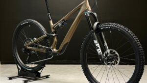 SPECIALIZED STUMPJUMPER 15 COMP / S5 / 2025