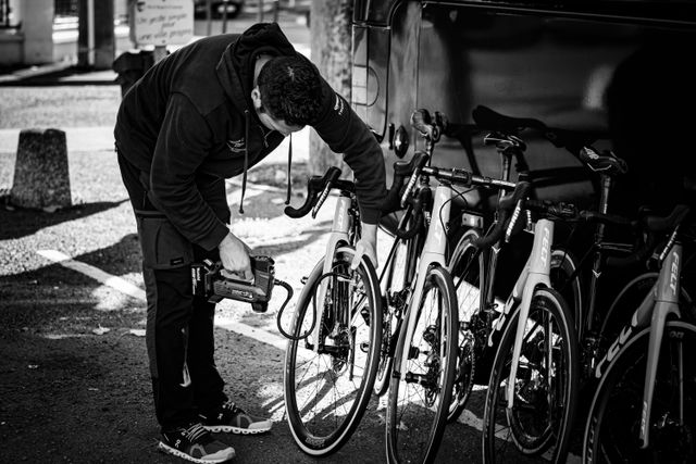 Cykelbutik i Stockholm hos Cykelhuset med brett utbud av cyklar och tillbehör för hela familjen
